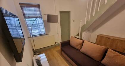 Elegant 4-bed House in Dartford
