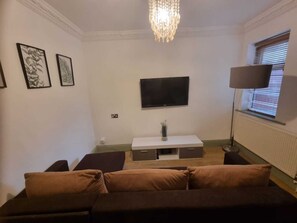 House | Living area - Elegant 4-bed House in Dartford (Dartford)