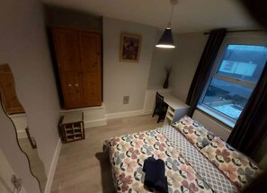 House | 4 bedrooms, iron/ironing board, free WiFi, bed sheets