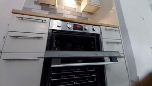 Private kitchen - Gorgeous 4-bedroom House in Orpington (Orpington)
