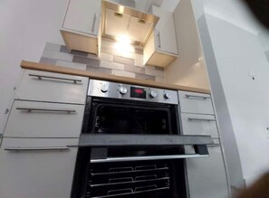 Hus | Eget kjøkken | Kjøleskap, mikrobølgeovn, ovn og kokeplater