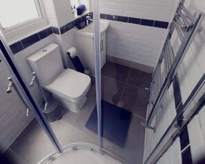 Hus | Badeværelse | Bruser, håndklæder