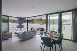 Villa, 3 Bedrooms, Private Pool, Garden View | Dining