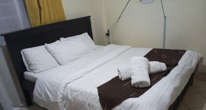 Lux Suites Attic Place Studio Apartemnts