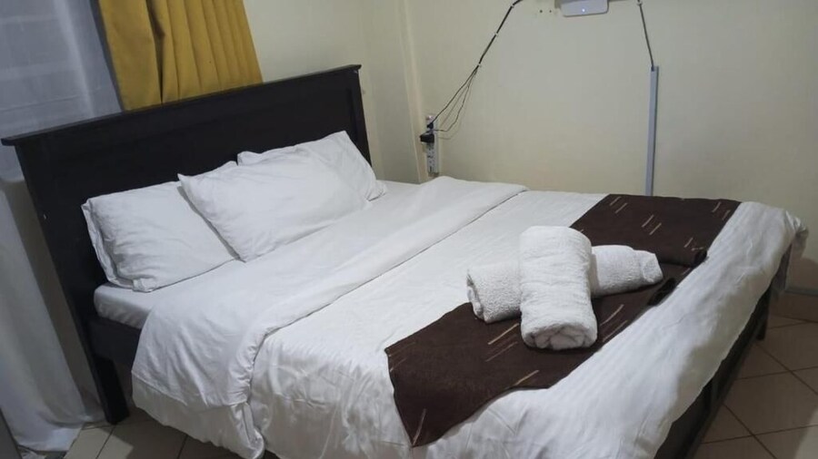 Lux Suites Attic Place Studio Apartemnts