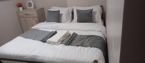 Lux Suites Attic Place Studio Apartemnts