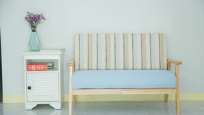Executive Triple Room | Meja, Wi-fi percuma, cadar katil 