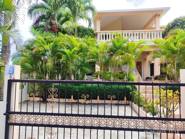 Property grounds - Casa Caleton, Apartment No. 3, Rio San Juan, 6 Pers (Rio San Juan)