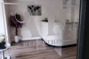 ฝ่ายต้อนรับ