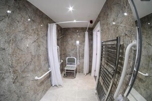 Double Room - Disabled Access | Bathroom | Shower, rainfall showerhead, hair dryer, towels - Anelli Hotel (Southport)