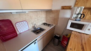 茶具/咖啡用具、冰箱、微波炉、炉灶