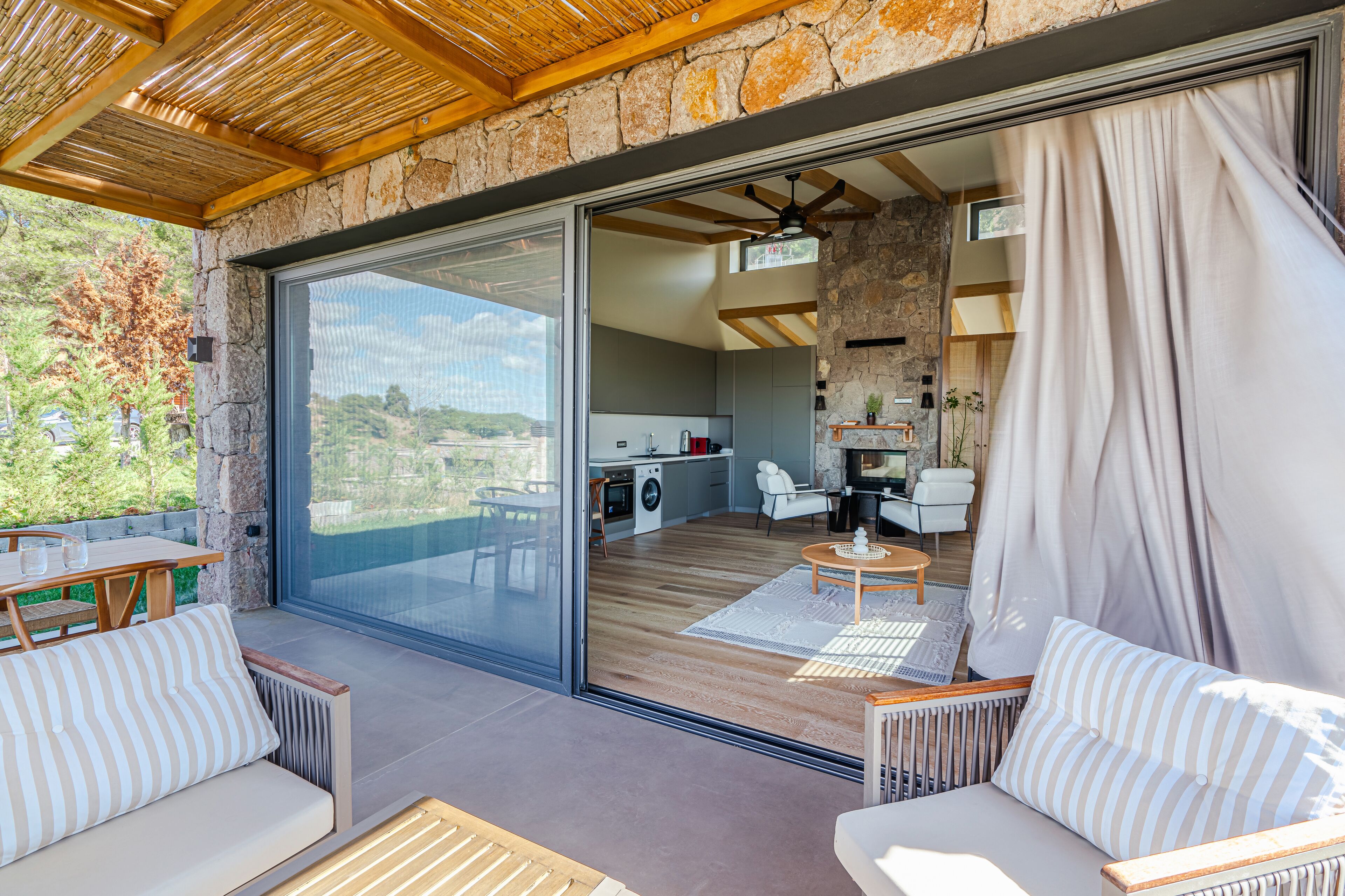 Suite Deluxe, hidromasaje, vista al jardín | Terraza o patio