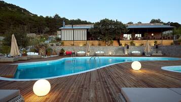 Seasonal outdoor pool