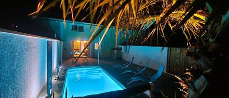 Innendørsbasseng og utendørsbasseng