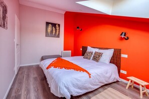 Desk, iron/ironing board, travel cot, WiFi