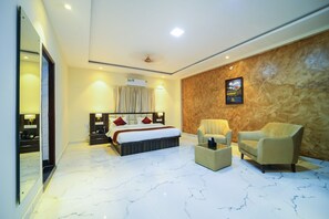 エグゼクティブ ダブルルーム キングベッド 1 台 禁煙 | セーフティボックス (室内)、デスク、遮光カーテン、防音設備