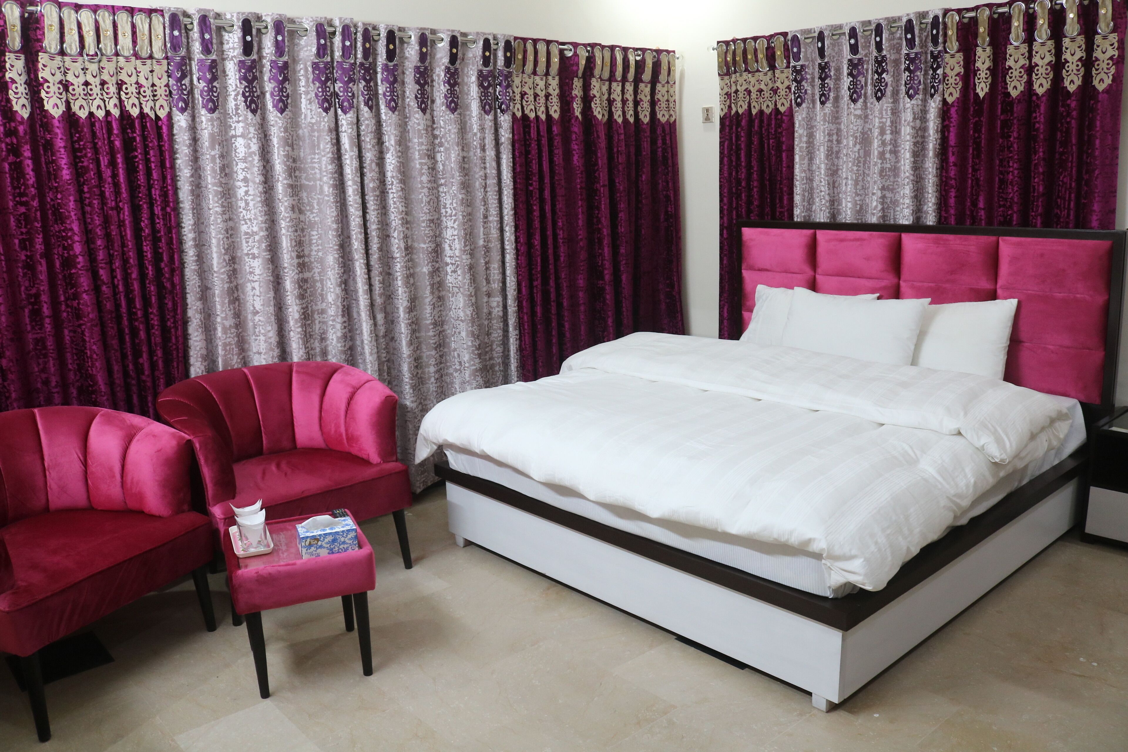 Suite | Soundproofing, free WiFi