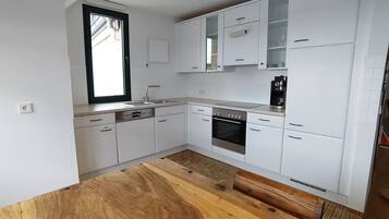 Kühlschrank, Ofen, Herdplatte, Geschirrspüler