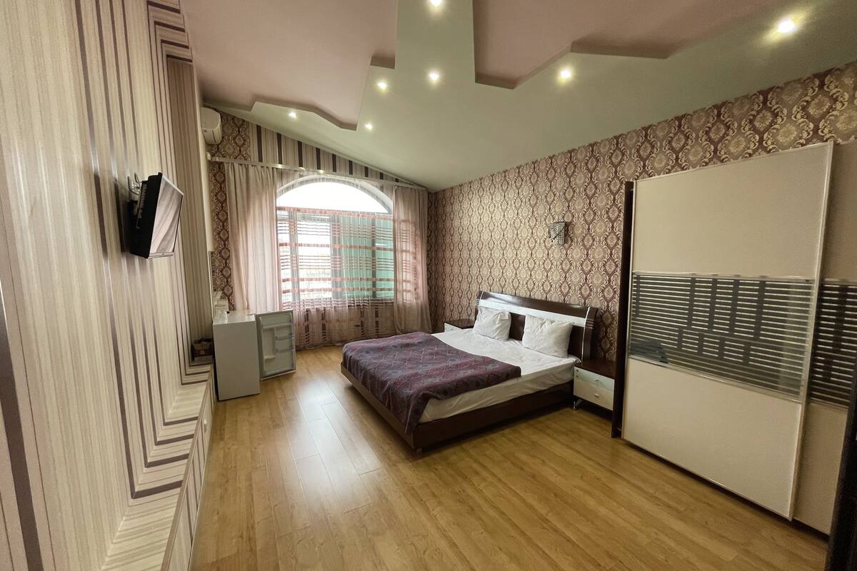 Deluxe Room | Hypo-allergenic bedding, desk, laptop workspace, free WiFi