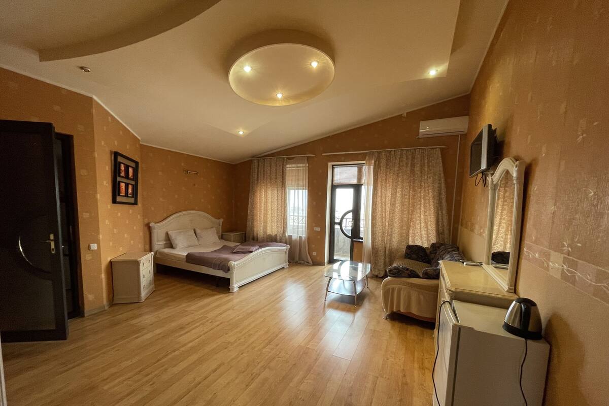 Superior Room | Hypo-allergenic bedding, desk, laptop workspace, free WiFi