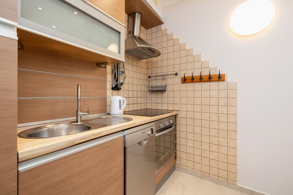 Appartement, 1 chambre, cuisine | Cuisine privée | Micro-ondes, four, lave-vaisselle, cafetière/bouilloire