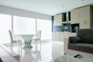 TV - Playa 4 a Solo 3 min - Apartamento en Castelldefels (les botigues de sitges)
