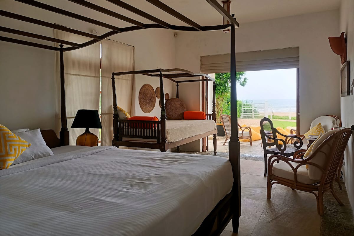Family Suite | Desk, laptop workspace, iron/ironing board (on request), WiFi (free)