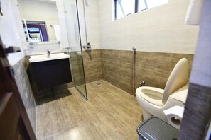 Deluxe Room | Bathroom