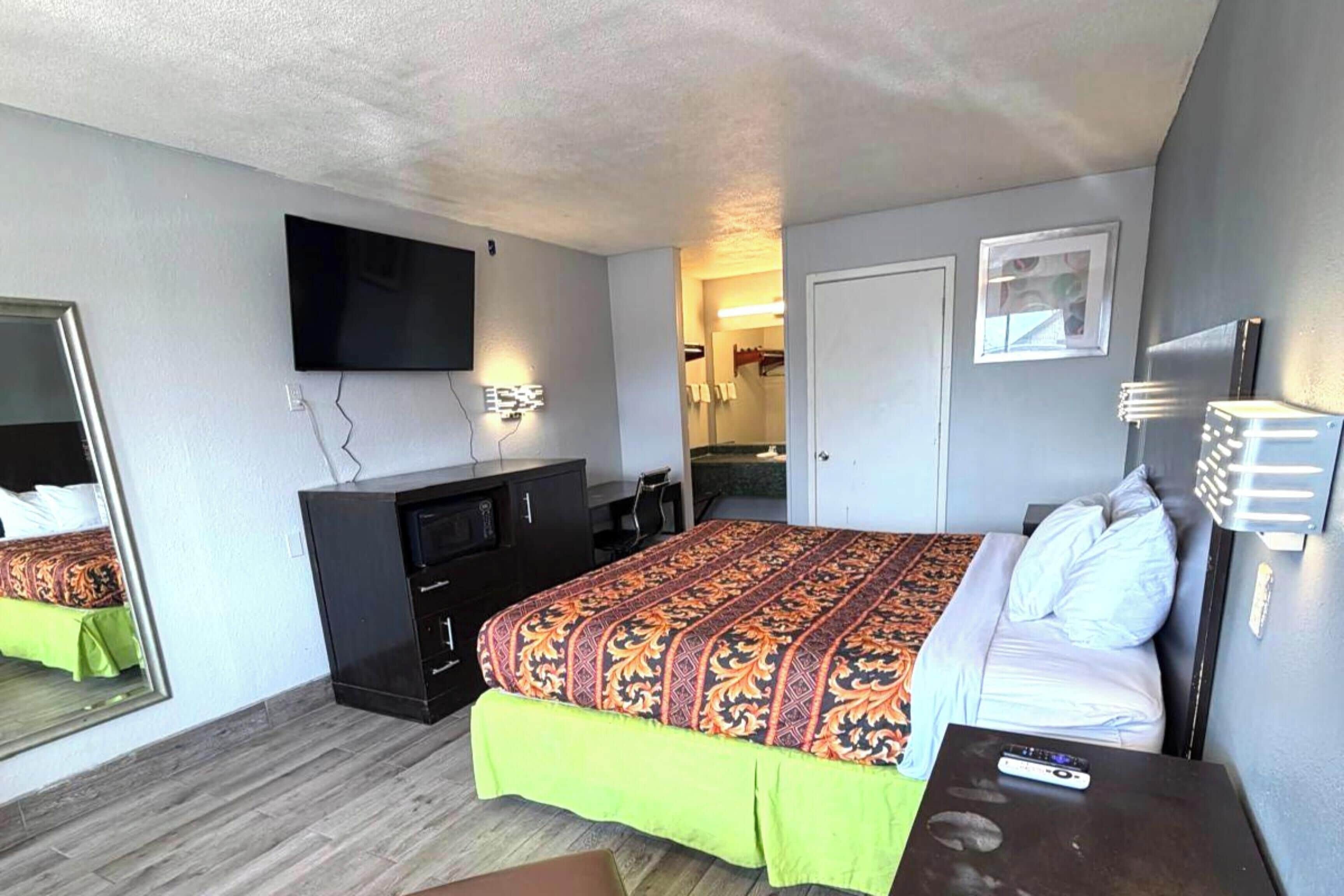 Camera, 1 letto king, non fumatori | Una scrivania, Wi-Fi gratuito, lenzuola