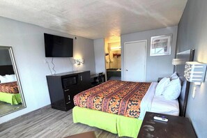 Room, 1 King Bed, Non Smoking | Desk, free WiFi, bed sheets