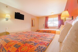 Rum - 2 queensize-sÀngar | Skrivbord, gratis wi-fi och sÀngklÀder