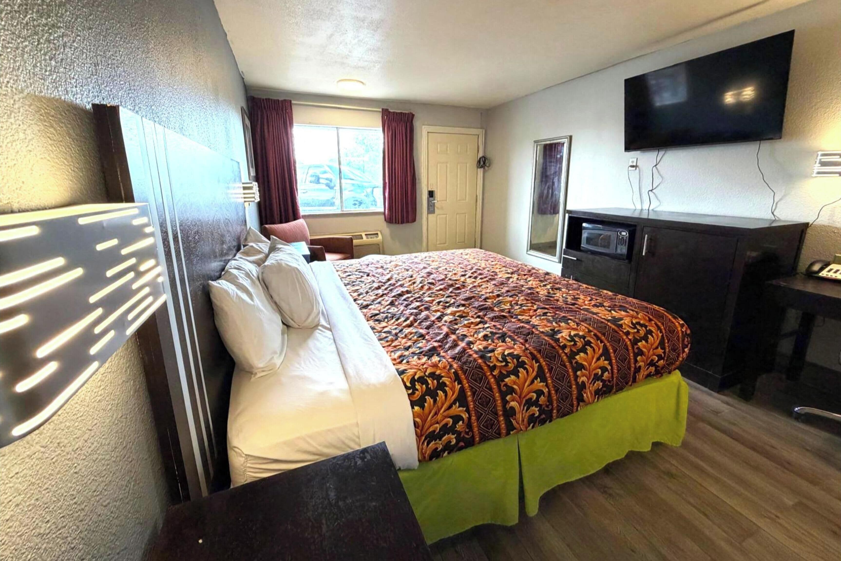 Habitación, 1 cama King size, para no fumadores | Escritorio, wifi gratis y ropa de cama 