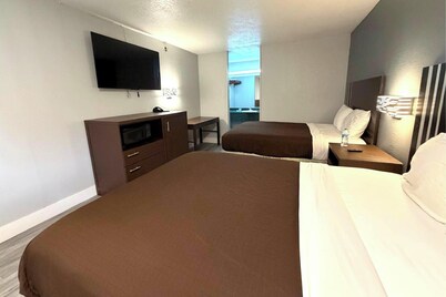 Regency Inn Three Rivers I-37