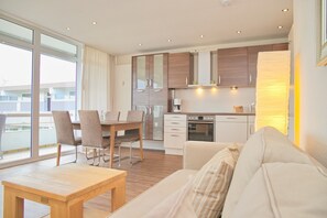 Fernseher, DVD-Player, Stereoanlage