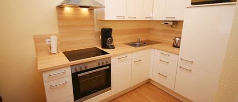 冰箱、微波炉、烤箱、炉灶