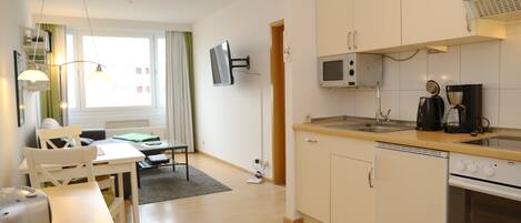 Geladeira, micro-ondas, fogão, cooktop