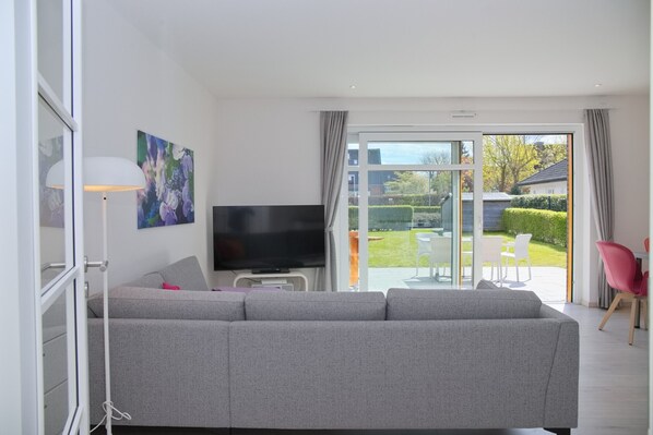 تلفزيون، مشغل دي في دي، ستيريو