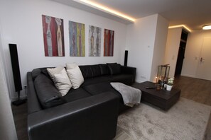 TV, DVD player, aparelho de som