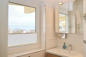 Suihku, hiustenkuivaaja