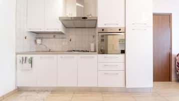 Fridge, oven, cookware/dishes/utensils