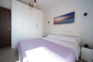 2 slaapkamers, een strijkplank/strijkijzer, reisbedje, gratis wifi