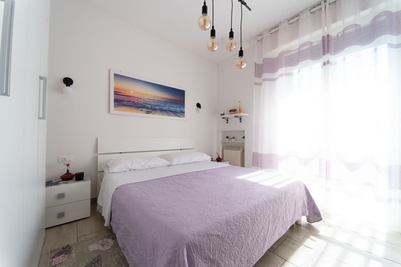 2 habitaciones, tabla de planchar con plancha y cuna de viaje 