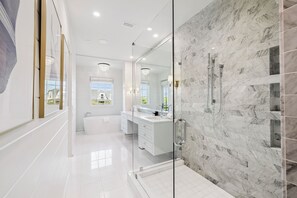 Shower, hair dryer, towels - Rosemary Bespoke: Gulf Views & Private Pool | 7BR Masterpiece | Rooftop Deck with Panoramic Views (Rosemary Beach)