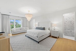 7 chambres, bureau, fer et planche à repasser, lit parapluie