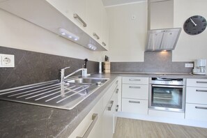 Réfrigérateur, four, plaque de cuisson, lave-vaisselle