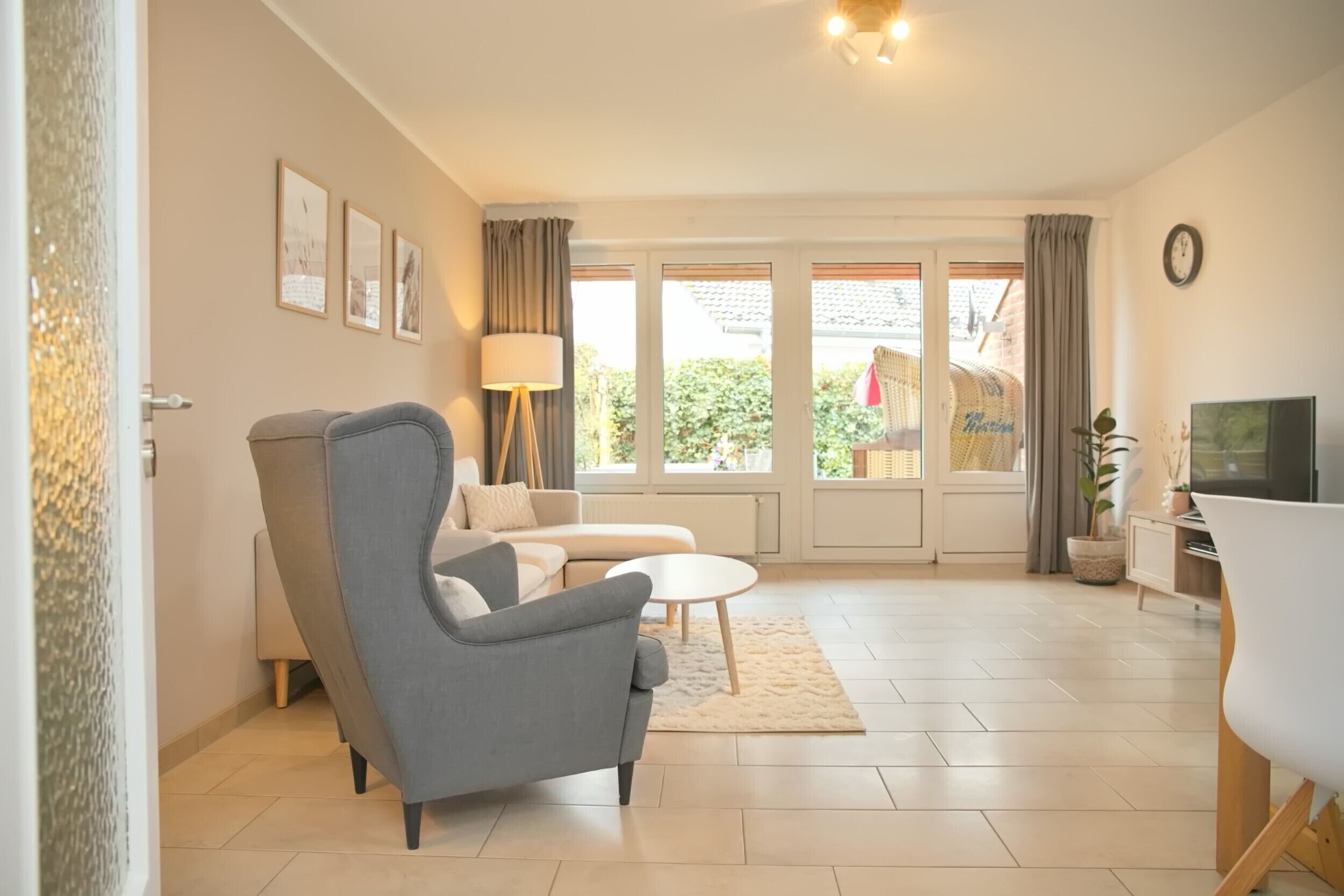 Een televisie en een dvd-speler