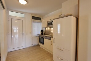 Fridge, microwave, oven, stovetop - Grömitz-center I App. 766 Inkl. Wlan (Grömitz)