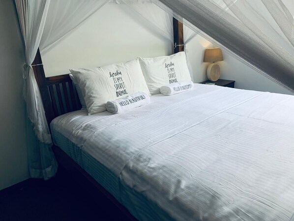 1 bedroom, desk, free WiFi, bed sheets