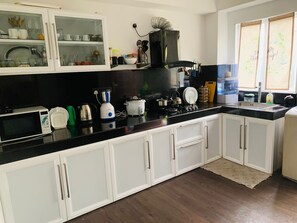 Fridge, microwave, dishwasher, electric kettle - My place Sri Lanka Apt Near Airport CMB (Katunayake)