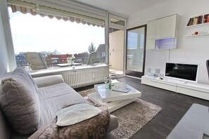 Fernseher, DVD-Player, Stereoanlage